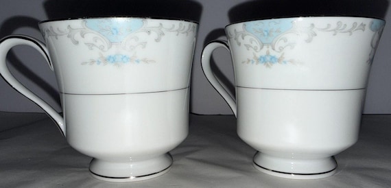 Heirloom by Fashion Royale Fine China M-5915 Footed Teacups (Set of 2)