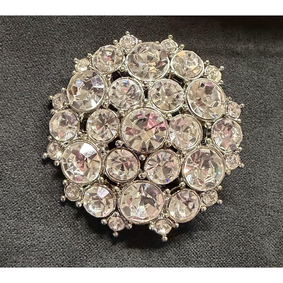 Monet Rhinestone Brooch Womens OS Silver Clear Crystal Round Vintage