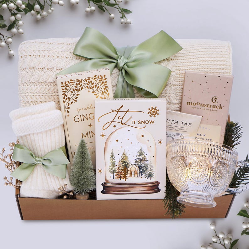 Christmas Gifts for Her, Holiday Stocking Gift Box, Holiday Housewarming, Gifts for Women, Sister, Best Friend, Hygge Blanket Box, Cozy Gift Bild 1