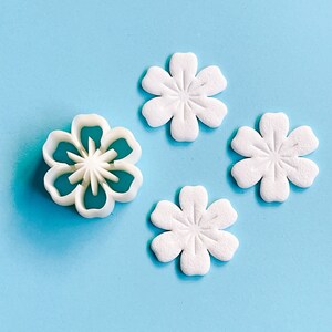 Polymeerkleisnijder.  Bloemvorm. Voor het maken van oorbellen van polymeerklei.