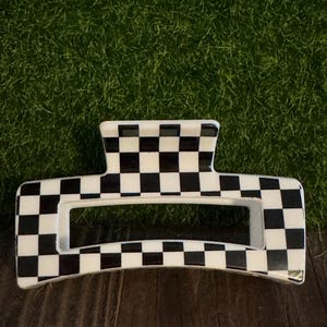 Checkered Claw Clip- medium (style 2)