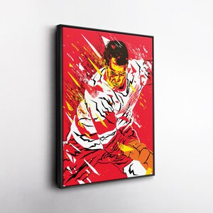 Op de afbeelding: Een ingelijste pop-art print met een dynamische illustratie van een persoon in actie. Het kunstwerk gebruikt een gedurfd kleurenpalet van rood, wit en geel, met een focus op energieke lijnen en vormen. Het onderwerp wordt afgebeeld in een sportieve pose.