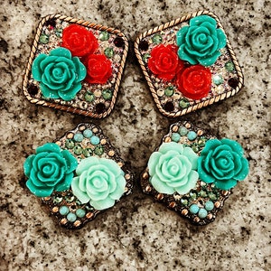 2 Large Conchos (Pair)