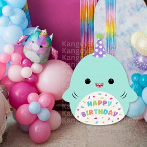Squishmallows Sharon Birthday Squad Shark Cut Out Sign, Descarga INSTANTE, Imagen PNG con fondo transparente, Signo de decoración de cumpleaños