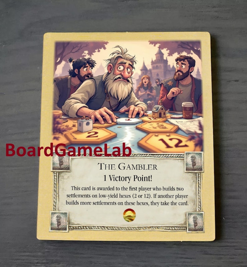 Peut inclure: Une carte de jeu de soci&eacute;t&eacute; avec un fond brun et une bordure beige. La carte pr&eacute;sente une illustration de trois personnes jouant &agrave; un jeu de soci&eacute;t&eacute;. La carte est intitul&eacute;e "Le Joueur" et a une valeur de 1 point de victoire. Le texte de la carte se lit comme suit : "Cette carte est attribu&eacute;e au premier joueur qui construit deux colonies sur des hexagones &agrave; faible rendement (2 ou 12). Si un autre joueur construit plus de colonies sur ces hexagones, il prend la carte."