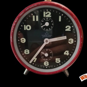 1970s Peter mech. Alarm Clock Alarm Clock Stylish Table Clock Red Germany