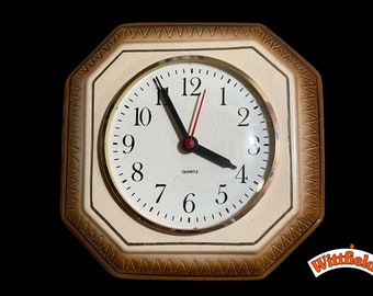 1970s Wall Clock Kitchen Clock Céramique beige-brown quartz entièrement fonctionnel Allemagne