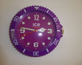 Stylische  ICE-Clock Küchenuhr Wanduhr batteriebetrieben 30cm Quartz wie neu lila voll funktionsfähig