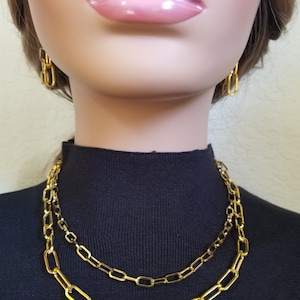 Elegante conjunto de joias com colar e brincos com pulseira de aço inoxidável dourado em camadas