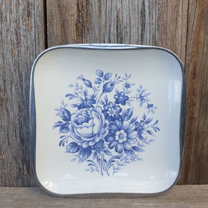 Small blue and white enamel dish / plate / bowl with floral design and stainless steel base Made in Japan image 2