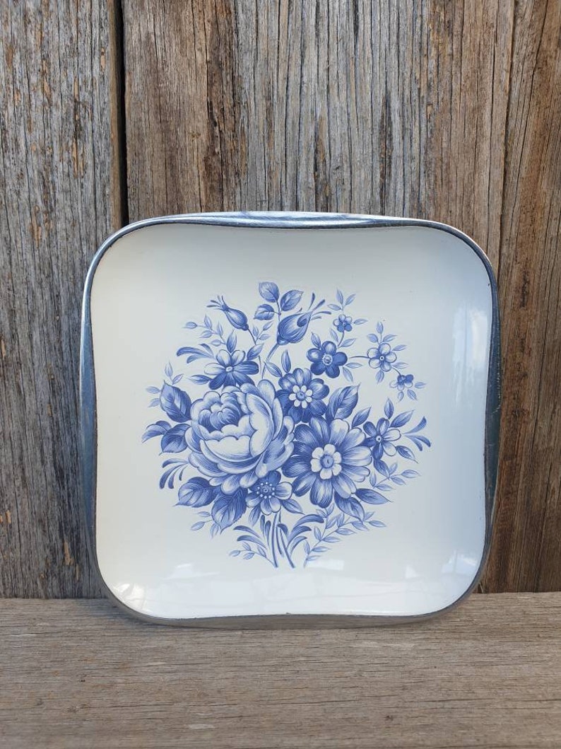 Small blue and white enamel dish / plate / bowl with floral design and stainless steel base Made in Japan image 2