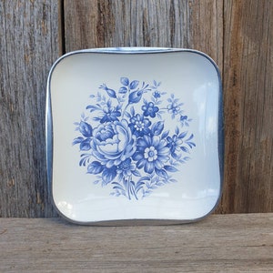 Small blue and white enamel dish / plate / bowl with floral design and stainless steel base Made in Japan image 1