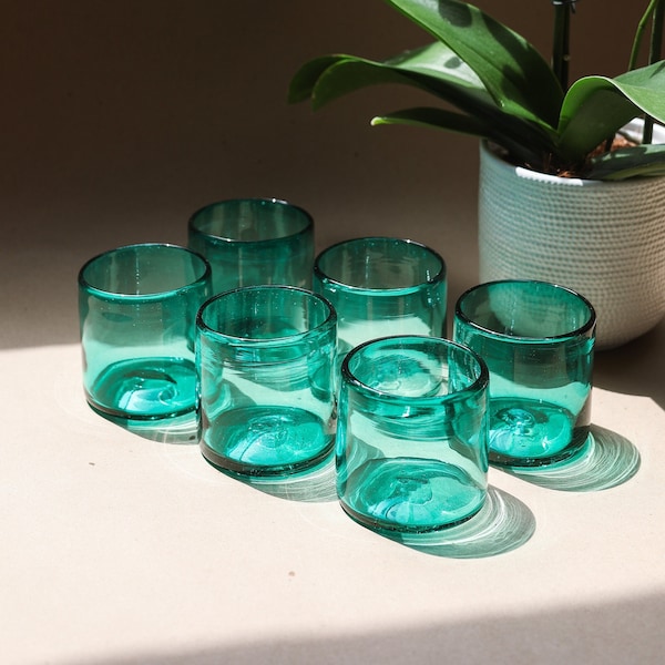 Tasses en verre soufflé TURQUOISE | Maison commune