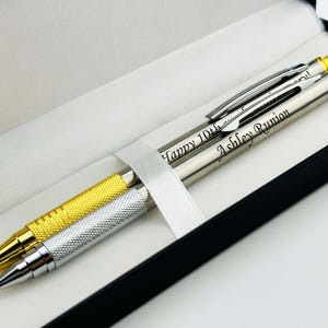 Porte-mine gravé dans une boîte en carton - Cadeau personnalisé pour collègue, cadeau mémorable pour le personnel, cadeau d'anniversaire de travail personnalisé