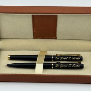 Ensemble de stylos Pierre Cardin gravés dans une boîte en cuir - Cadeau de remise de diplôme de doctorat, cadeau de doctorat