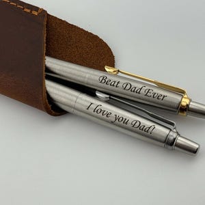 Stylo Parker gravé avec pochette en cuir - Cadeau personnalisé pour papa, stylo pour la fête des pères, stylo personnalisé pour lui