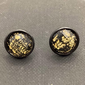 Schwarz und Gold 12 mm facettierte Ohrringe