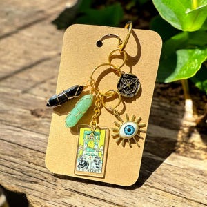 SCHUTZ - STÄRKE - ERFOLG - The Chario Tarot Karten Taschenanhänger, Kristall Schlüsselbund, Schmuck mit Bedeutung, Positive Energie Geschenk, Evil Eye