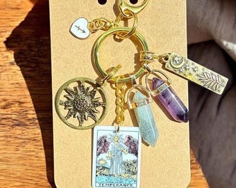 Llavero del signo zodiacal Sagitario: RESILIENCIA y PAZ, carta del Tarot de la Templanza, cristales de amatista y labradorita.