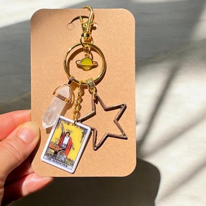 Llavero de tarot El mago, amuleto para bolso, piedra curativa de reiki de cuarzo transparente natural, estrella celestial y planeta feliz amarillo, regalo de energía positiva