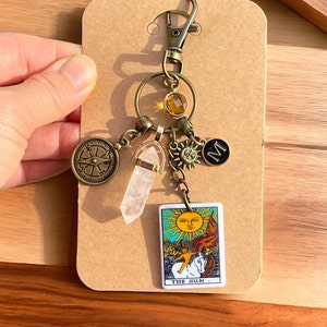 Regalo personalizado/Amuleto para bolso con la carta del Tarot del Sol en acrílico, llavero/Piedra Reiki de cuarzo transparente natural/Regalo alegre/Regalo de felicidad