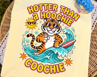 Más caliente que una hoochie coochie Tigre PNG, Tigre de verano PNG, Tigre retro de moda PNG, Verano preppy PNG, Tigre PNG, Camiseta de diseño de verano