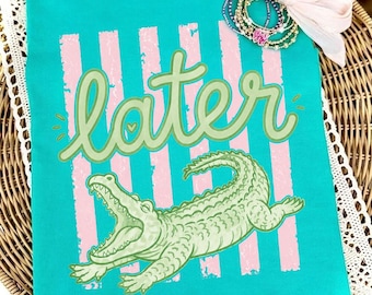 Hasta luego Alligator Png, Diseño de cocodrilo PNG - Dibujado a mano, Regalo de cocodrilo preppy, Nos vemos luego Alligator Png, Camiseta de vacaciones de moda, Cocodrilo Gra