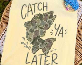 ¡Hasta luego! Diseño digital PNG de pesca de lubina, sublimación de navegación al aire libre, estampado infantil preppy de verano, camuflaje acuarela para niños