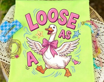 Suelto como un ganso Png, ganso Png, Camiseta divertida de animales Png, Diseño de camiseta vaquera retro, boutique Png femenino Png primavera Png