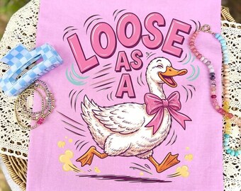Loose as a goose png, ganso png, Camiseta divertida de animales png, Loose Goose, Diseño de camiseta retro, garabatos png, diseño femenino moderno png, femenino png, spr