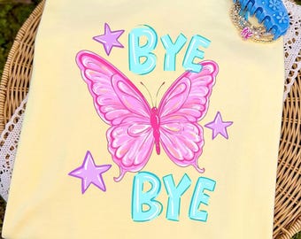 Adiós Mariposa PNG, Último día de clases PNG, Linda camiseta de estudiante con mariposa, PNG brillante, PNG preppy, PNG femenino, PNG moderno, Verano de todos los días