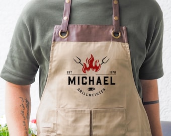 Personalisierte Premium Grillschürze Grillmeister Schürze mit Kunstleder Applikation | Kochschürze | Grillschürze mit Wunschnamen | Geschenk