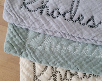 Personalisierte gestickte Babylätzchen-Custom Baby Lätzchen-Babyparty Geschenke-Musselin Lätzchen
