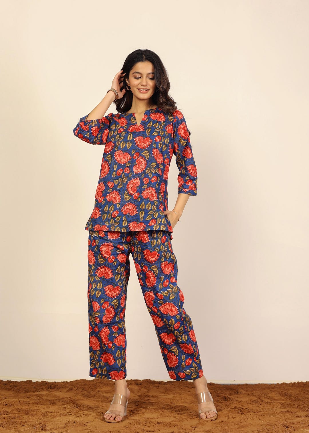 Blue Multicolour Floral Two Piece Sets Short Kurta, V-neck Top and ...