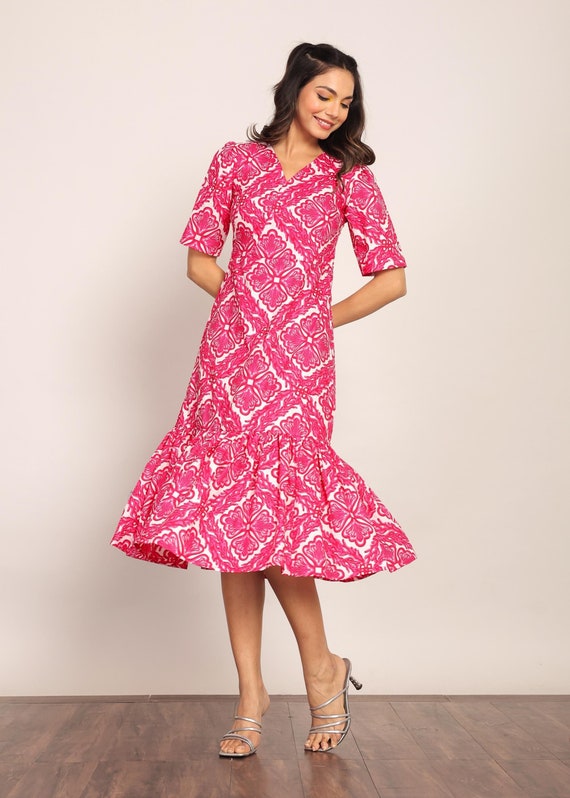 Roze en witte geometrische midi-jurk met v-hals 100% katoenen