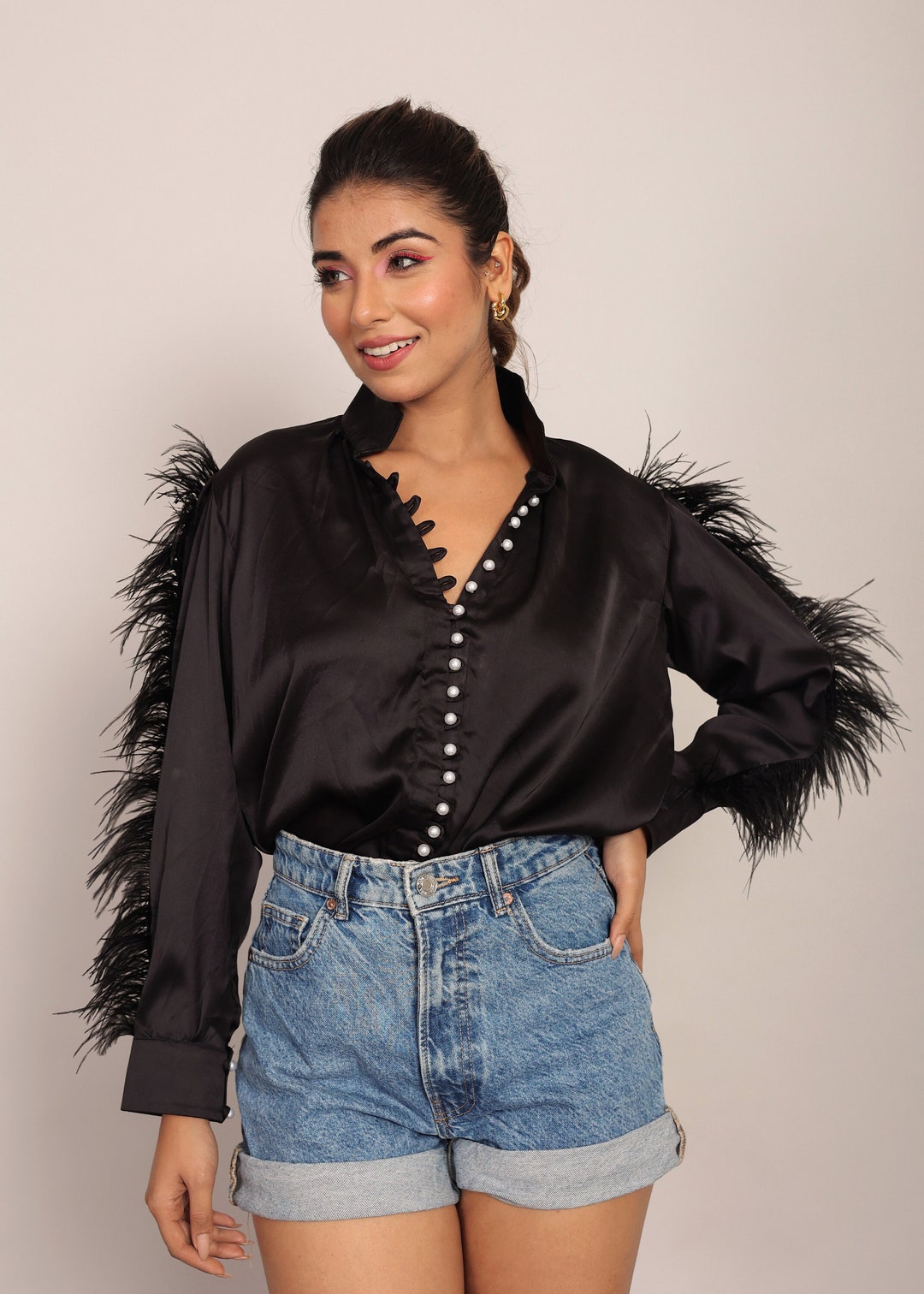 Maniche a piuma nera Top in raso con colletto Camicia lunga