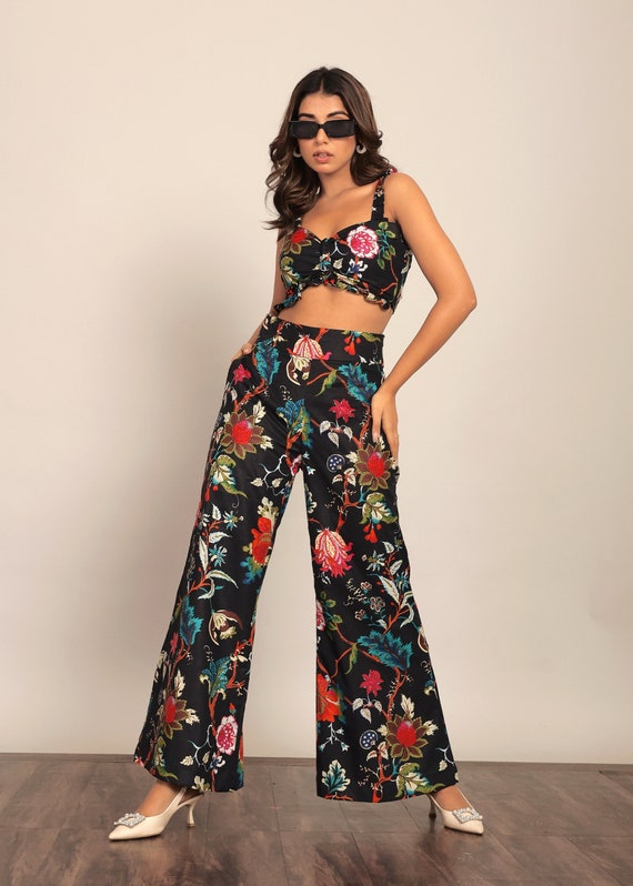 売れ筋商品|||アイコレクション カットソー トップス レディース Plus Size Ultra Soft Floral Print Top and Pant Pajama Set Black Eco Eara Floral Mesh Bodysuit | GUESS Factory