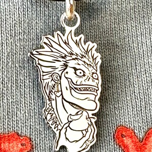 Médaille Ryuk en argent | Gravé avec le logo Death Note | Bijou d'anime 2,6 cm | Idée cadeau pour fan de manga