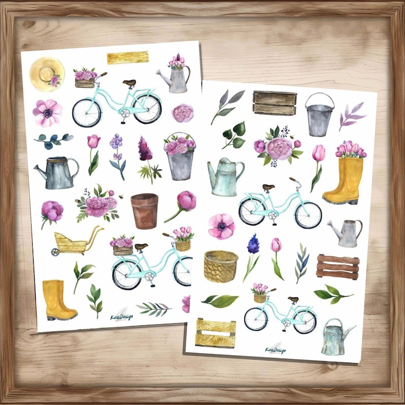 Pu&ograve; includere: Illustrazioni ad acquerello di elementi di giardinaggio, tra cui biciclette con cesti di fiori, annaffiatoi, secchi e fiori. La tavolozza dei colori presenta tenui blu, rosa, gialli e verdi, creando un'estetica affascinante e stravagante. L'opera d'arte &egrave; su carta bianca.
