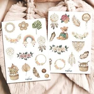 Könnte beinhalten: Zwei Bögen Aquarell-Aufkleber mit Boho- und Baby-Themen. Die Aufkleber zeigen Traumfänger, Regenbogen, Blumen, einen Teddybären und das Wort "Baby" auf einem Ballon. Die Farbpalette ist weich, mit Beige-, Rosa- und Grüntönen.