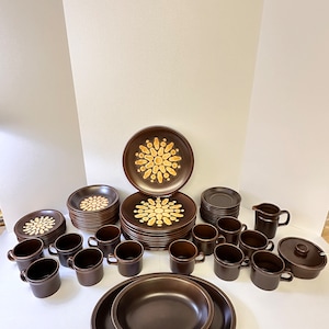 Vintage 70&#39;s Wedgwood Sterling Capricorn Dinner Plate.  Set of 61.  Made in England