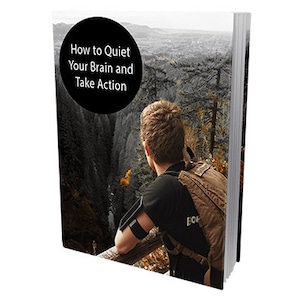 Könnte beinhalten: Ein Buchcover mit einem schwarzen Kreis, der den Text "How to Quiet Your Brain and Take Action" enthält. Das Hintergrundbild zeigt eine Person, die auf eine Bergkette blickt.