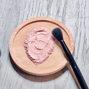 All natural and organic pale pink eyeshadow