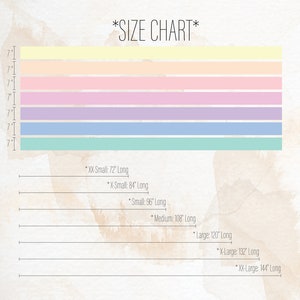 K&ouml;nnte beinhalten: Eine Gr&ouml;&szlig;entabelle mit wei&szlig;em Hintergrund und einem Aquarelleffekt. Die Tabelle zeigt die verschiedenen Gr&ouml;&szlig;en eines Produkts mit der entsprechenden L&auml;nge in Zoll. Die Gr&ouml;&szlig;en sind XX-Small, X-Small, Small, Medium, Large, X-Large und XX-Large.