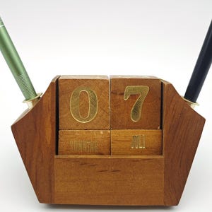 Perpetual Calendar Wooden Cube Vintage German Mid Century Office Pen Holder Desk Decoration Retro Organizer Cube Calendar 60s Style