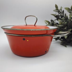 Vintage enamel pot red with colorful dots 70s pop art bowl lid mid century removable metal handles retro kitchen country house cottagecore