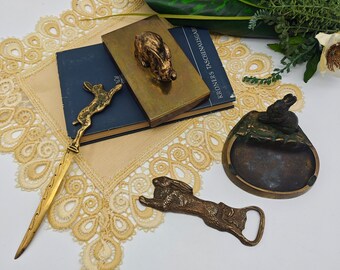 4-teiliges Schreibtisch Set Hase Aschenbecher Briefbeschwerer Brieföffner Flaschenöffner Räucherschale Messing gold vintage Kaninchen Ostern