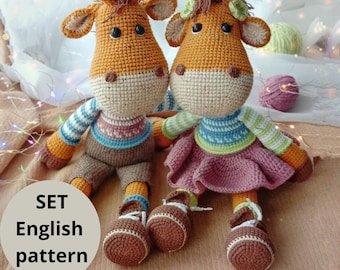 Zestaw wzorów szydełkowych amigurumi 2 w 1 żyrafa dziewczyna i chłopiec wzór PDF angielska żyrafa DIY wypchany wzór zwierzęcy szydełkowy wzór dla początkujących