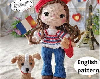 Сrochet amigurumi patroon Franse meisjespop in baret en hond en tas met stokbrood PDF Engels gevulde poppenpatroon amigurumi pop in jurk