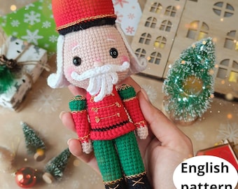 Gehaakt amigurumi-patroon van notenkraker: kerstdecor (Engels pdf)